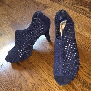 Steve Madden. Navy blue open toe bootie